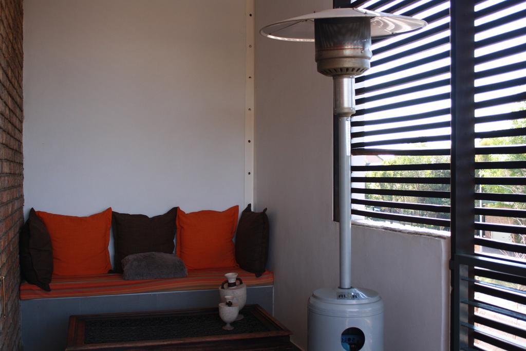 Yalla Yalla Boutique Hotel Witbank Esterno foto